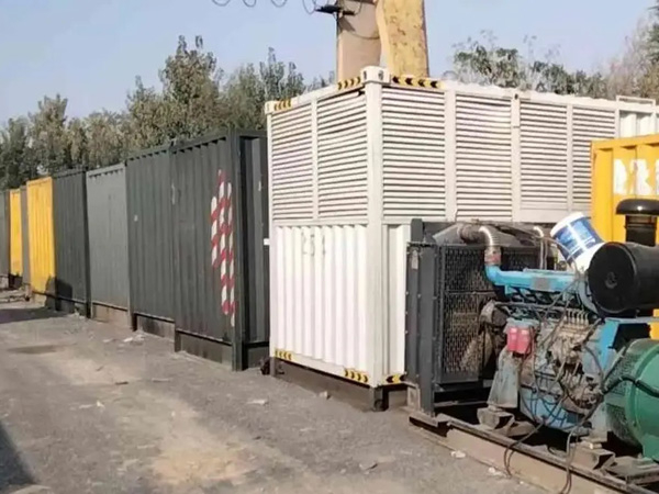 东河镇200KW柴油发电机机组每小时油耗是多少？